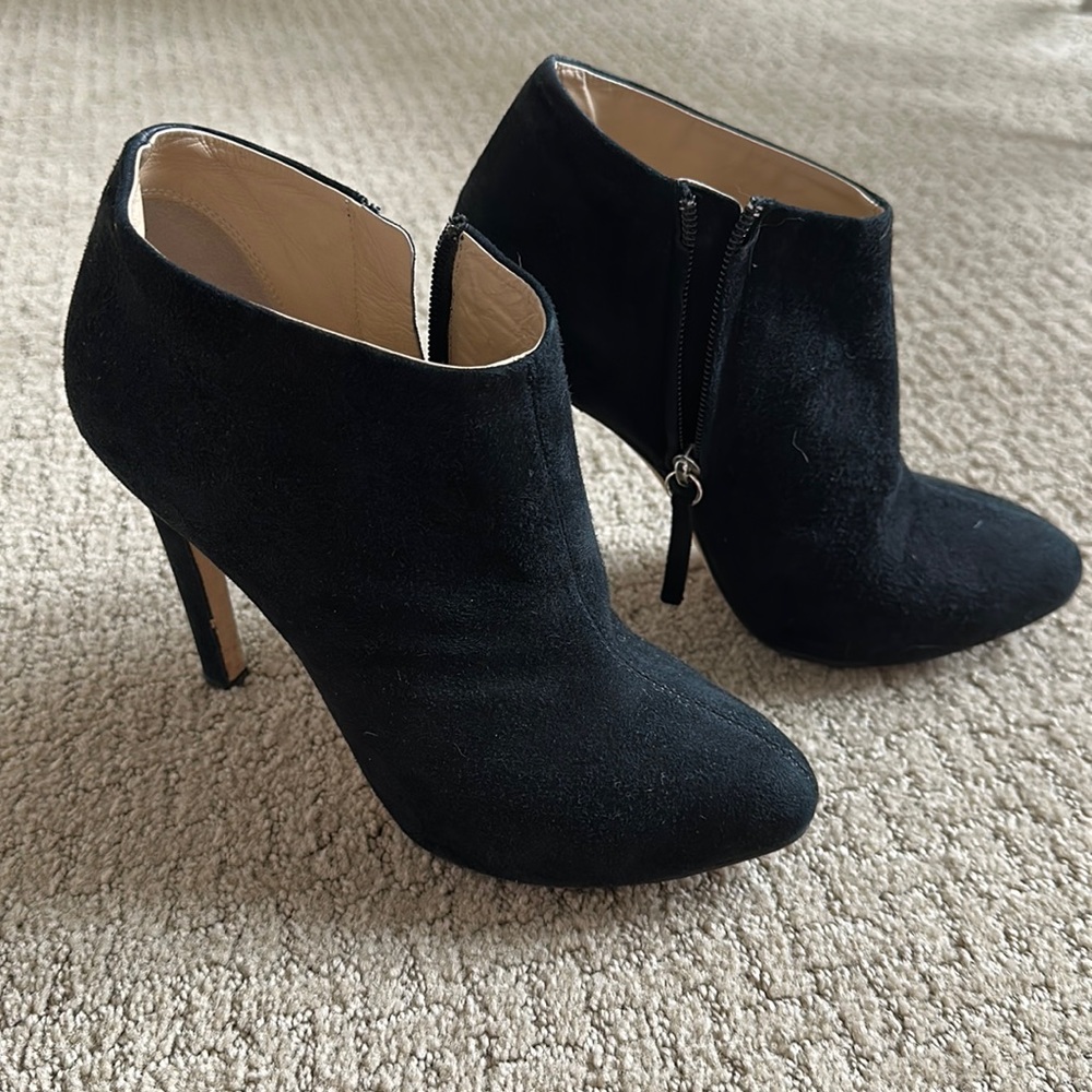 Chic Giuseppe Zanotti Black High Heel Suede Booties size 38 (7.5-8US)